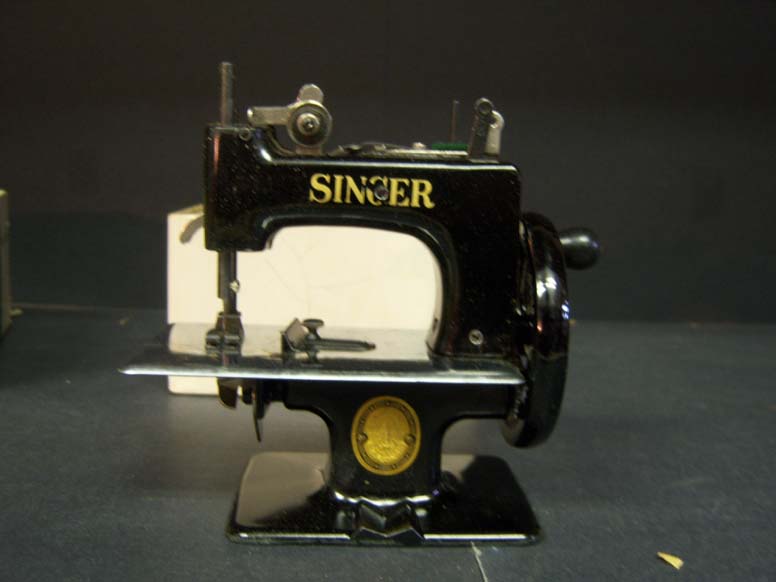 SINGER SEWING MACHINE 1936 No. 20 SEWHANDY K215 JL